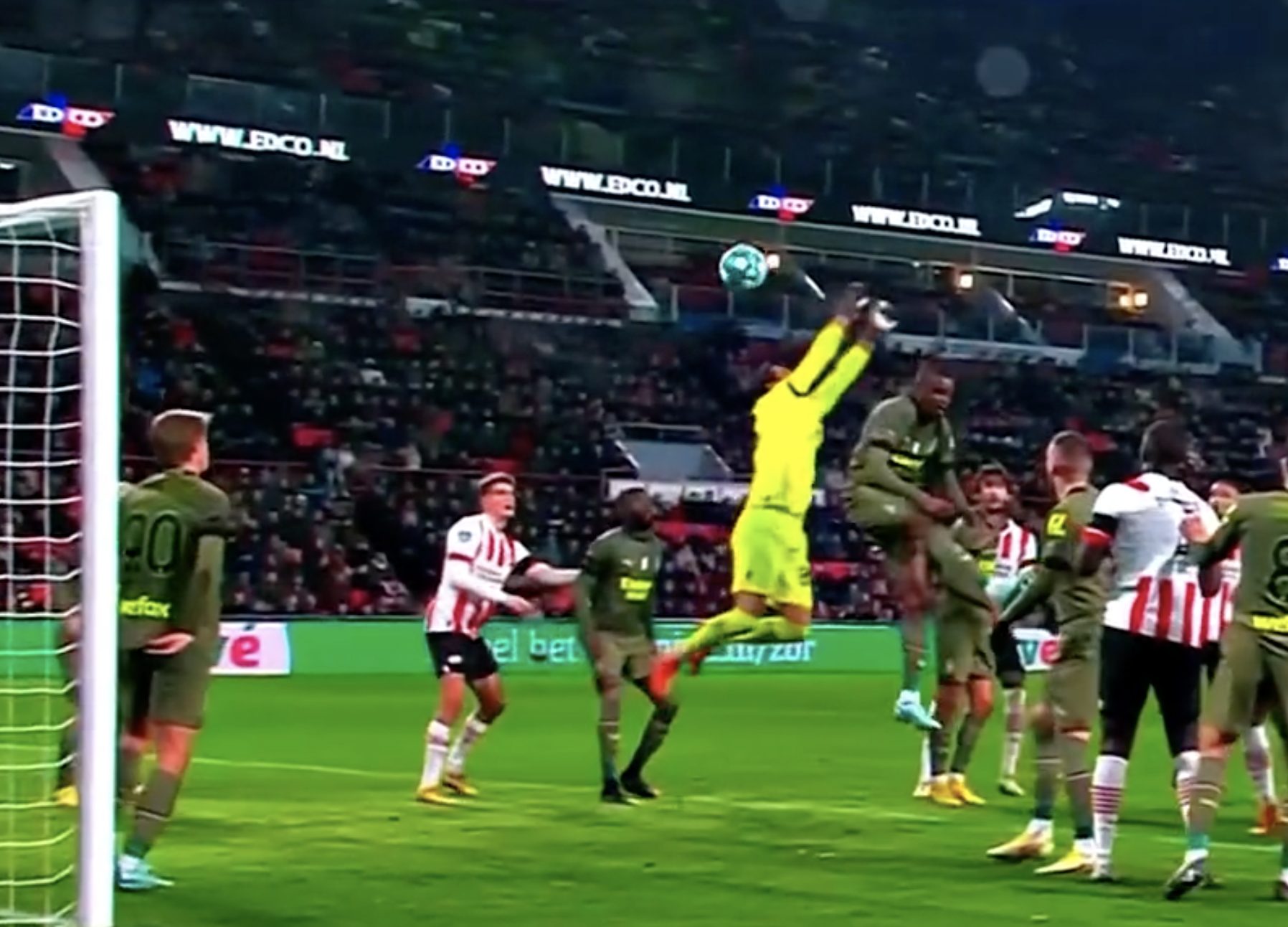 De Ketelaere Evita Una Figuraccia A Mirante Il Portiere Del Milan De Ketelaere Evita Una Figuraccia A Mirante Il Portiere Del Milan