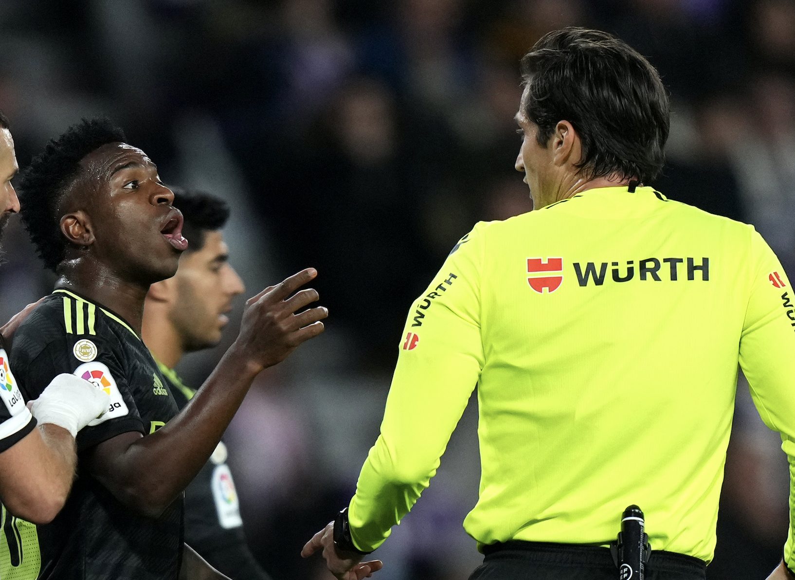 Vinicius pronto a lasciare il Real Madrid: è stufo degli insulti razzisti che sta subendo