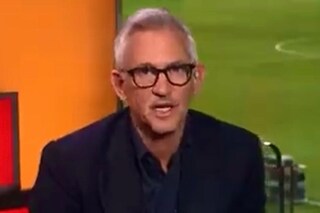 Lineker travolto dall’imbarazzo, in diretta sulla BBC parte l’audio di un porno: è un sabotaggio