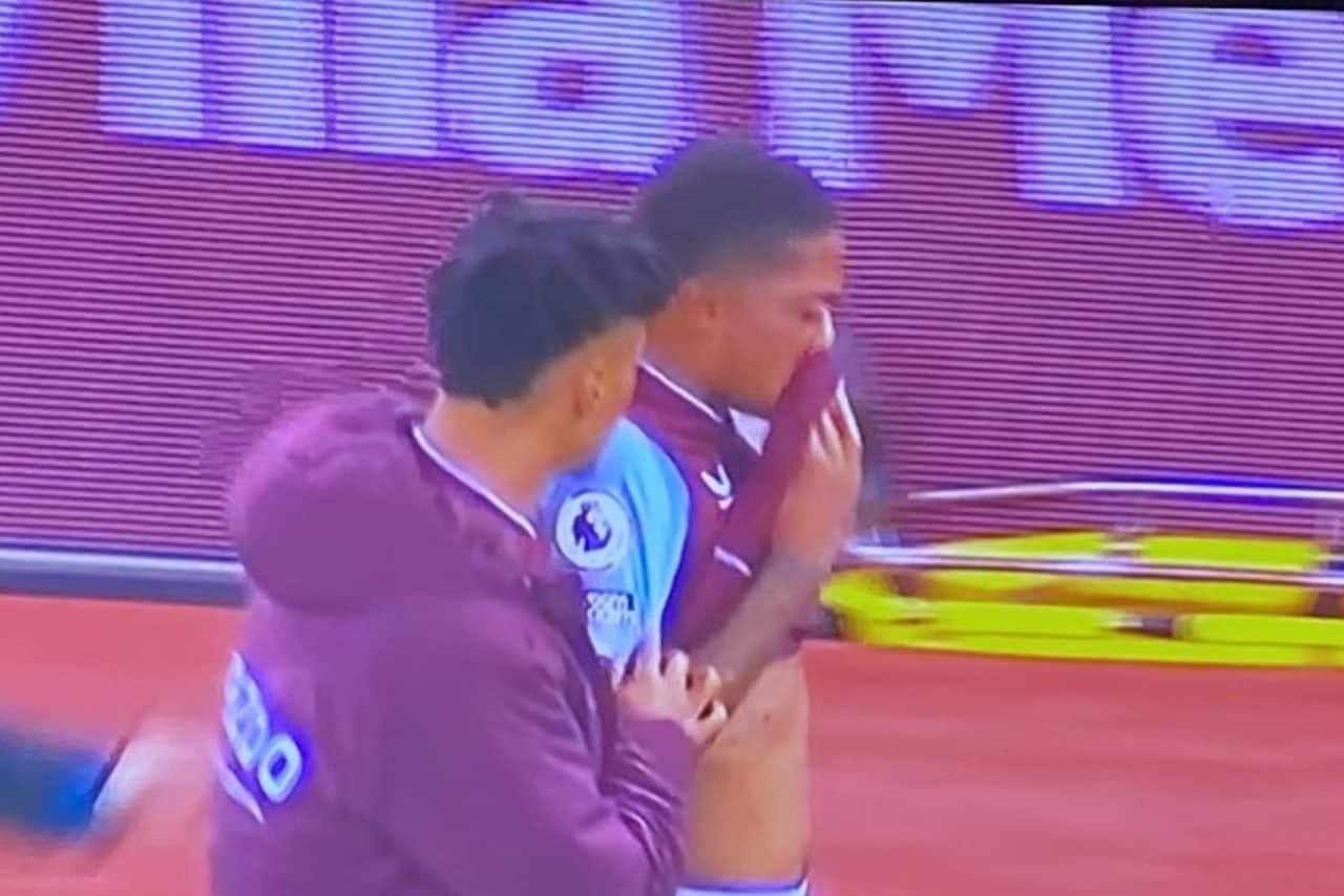 Bailey a pezzi dopo essersi mangiato un gol nel recupero l'attaccante