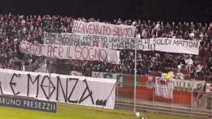 L'ultimo struggente addio dei tifosi brianzoli: 