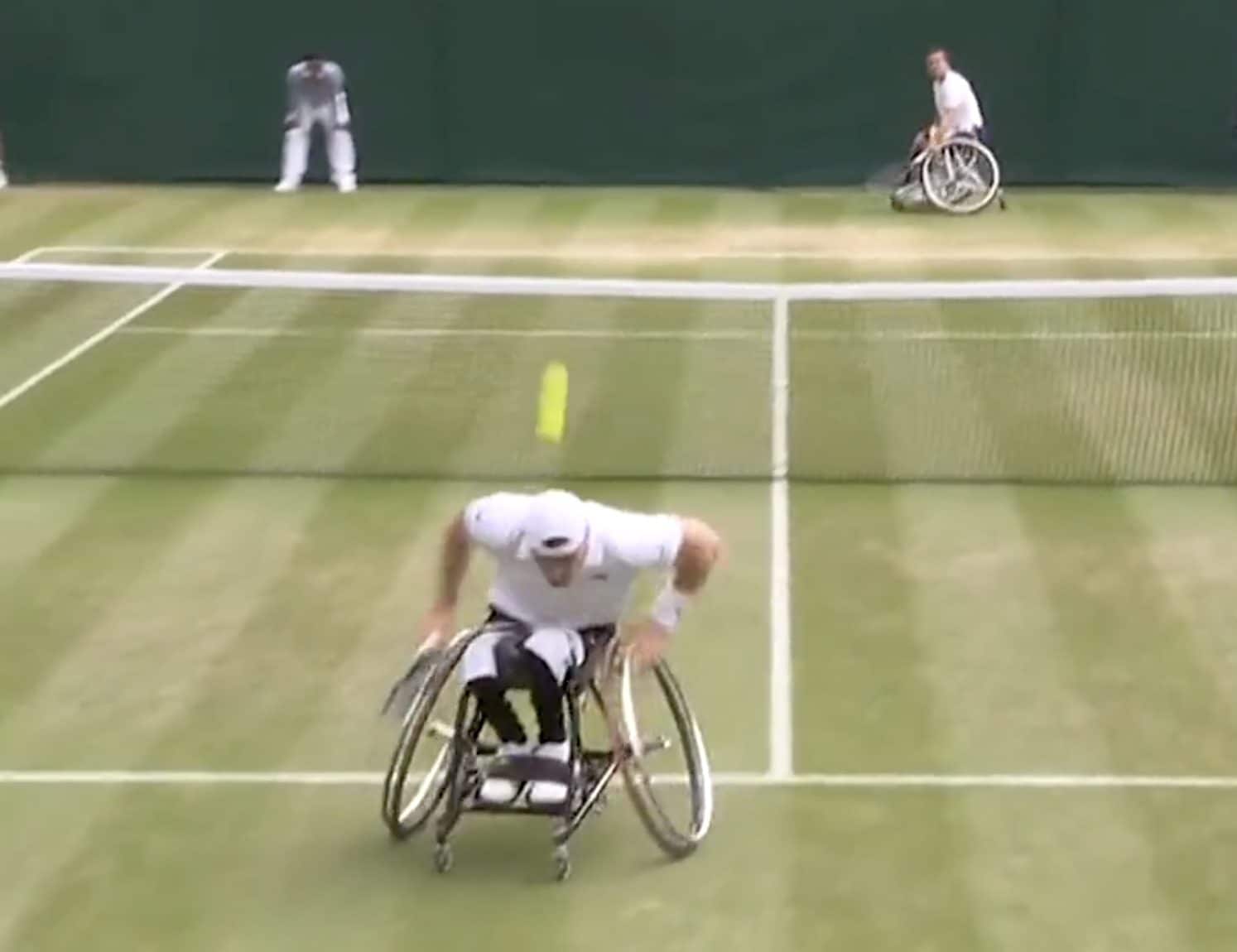 Un punto spaziale nel torneo di tennis in carrozzina incanta Wimbledon