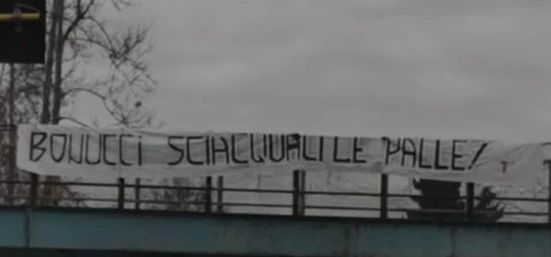 Roma, spunta uno striscione volgare dei tifosi contro Bonucci
