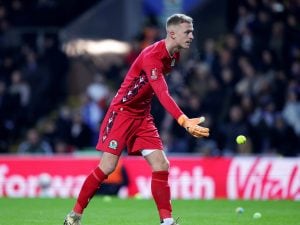 Blackburn-Newcastle è stata sospesa per la protesta dei tifosi | decine di palline lanciate in campo - Vimarsana News