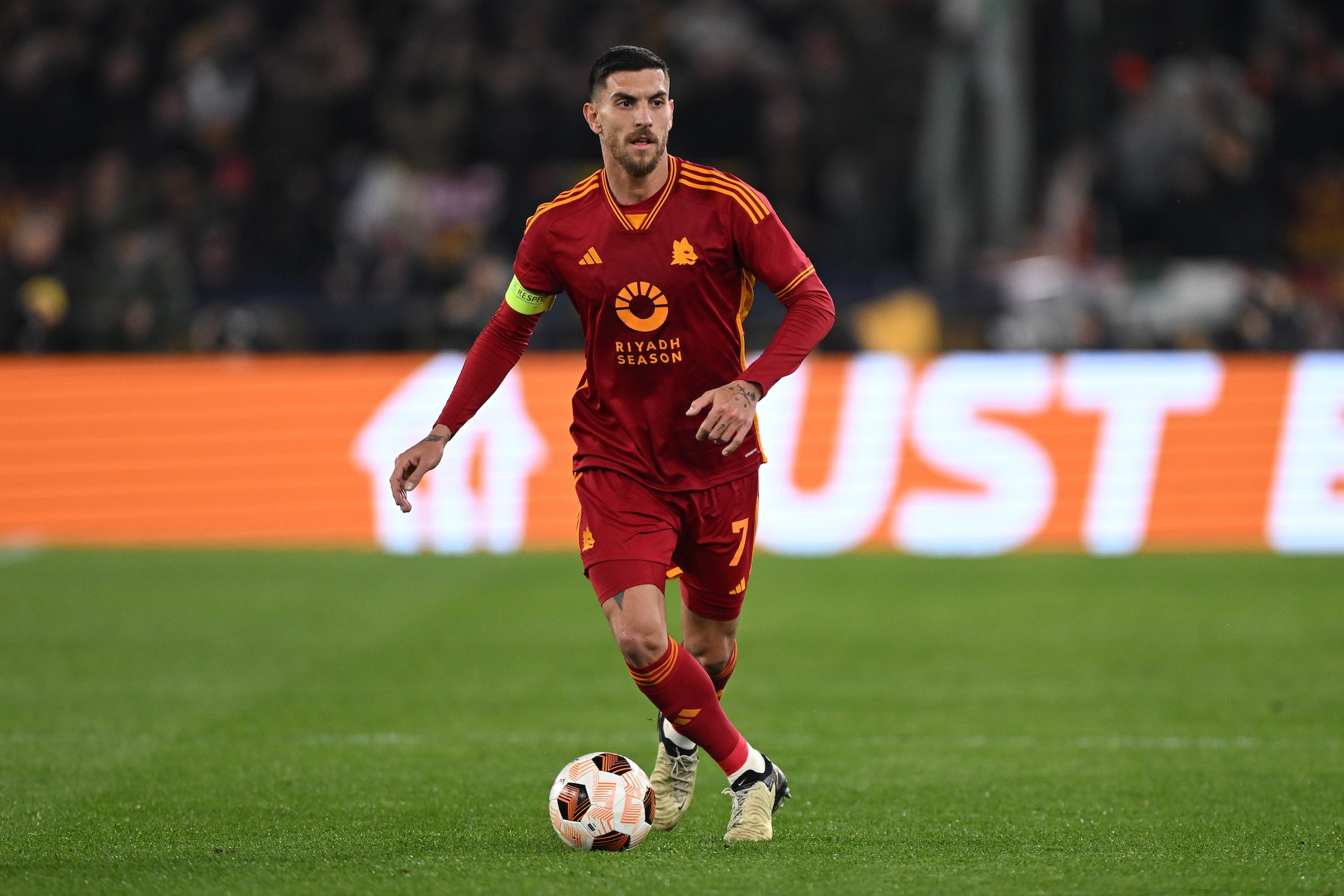 Pellegrini con la maglia della Roma.