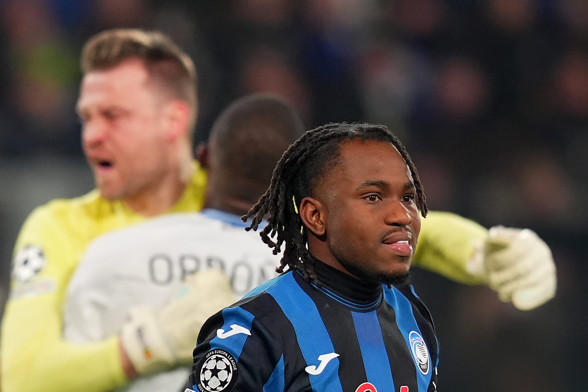 Lookmam con la maglia dell’Atalanta.