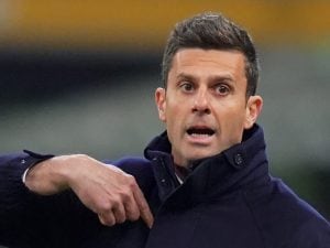 thiago-motta-juventus-saluti-mbangula-300x225.jpg