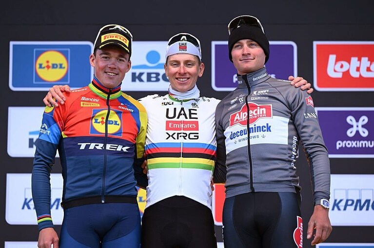Pedersen, Pogacar e van der Poel sul podio del Giro delle Fiandre.