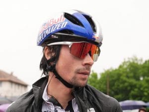 Roglic si ritira durante la 16sima tappa del Giro d’Italia: lo sloveno è caduto anche oggi