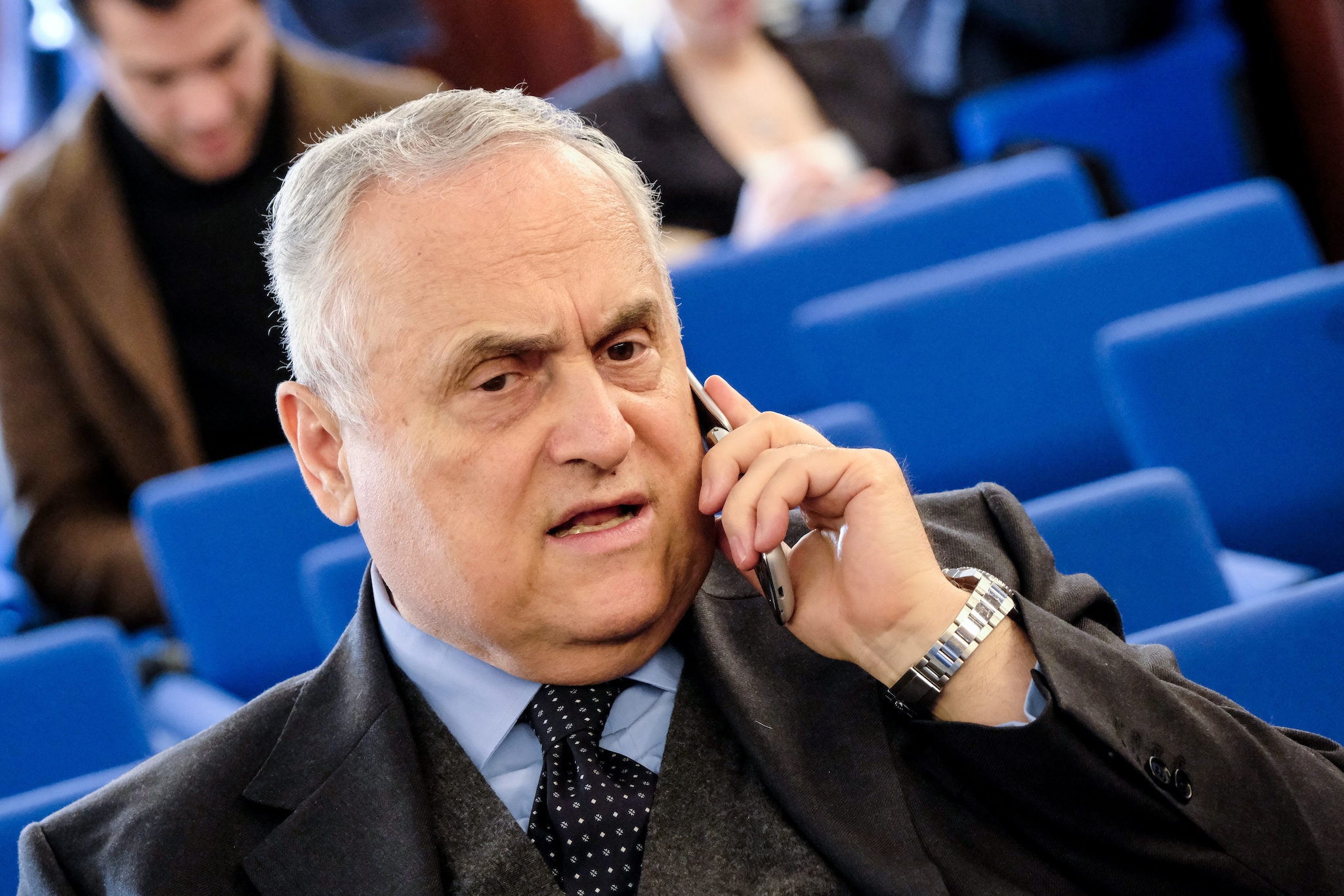 Lazio col mercato bloccato, Lotito non ci sta: "Sarri? Ha un background da bancario. Sa la verità"