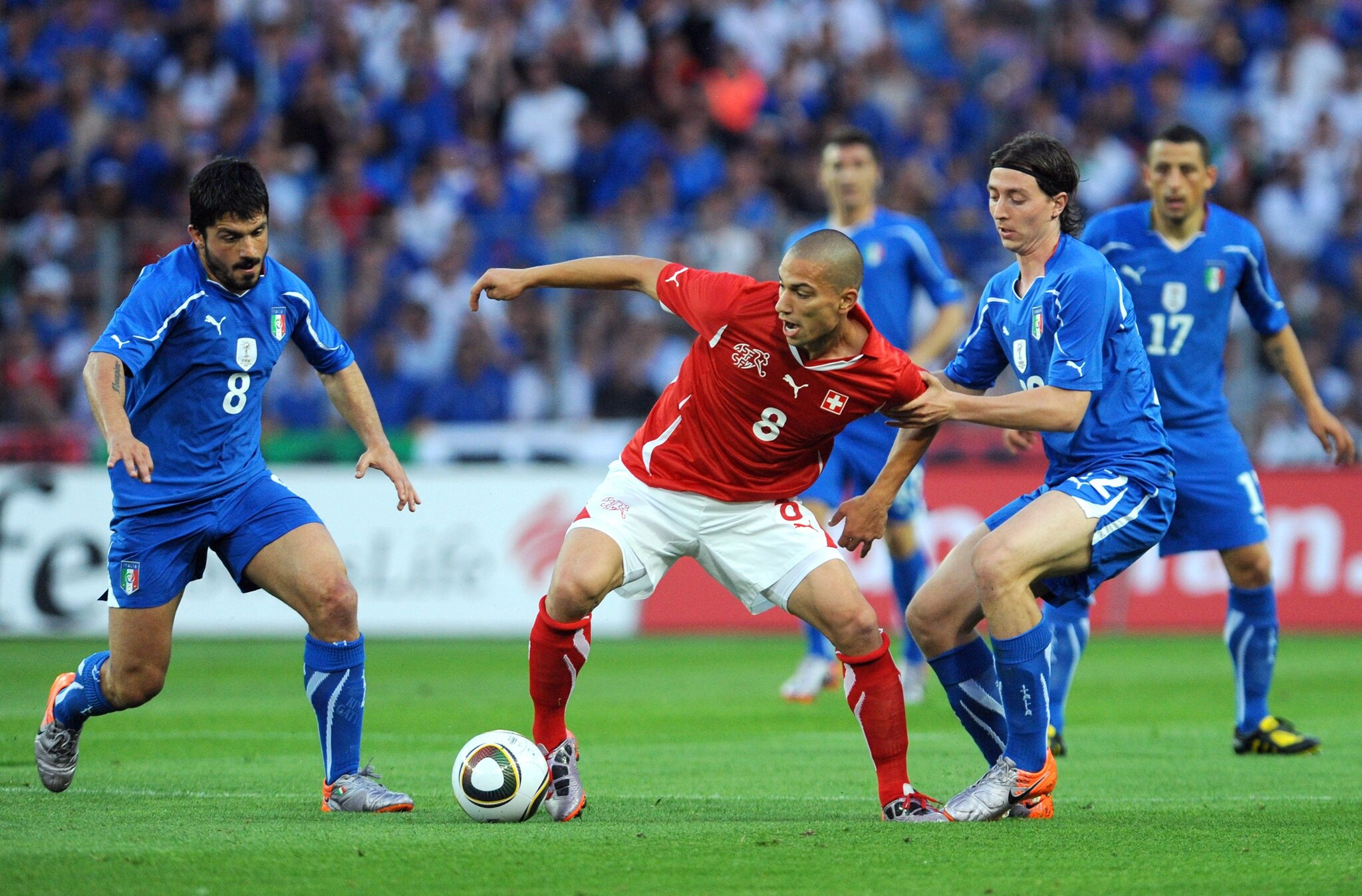 Gattuso e Montolivo insieme in campo con la Nazionale Italiana contro la Svizzera.