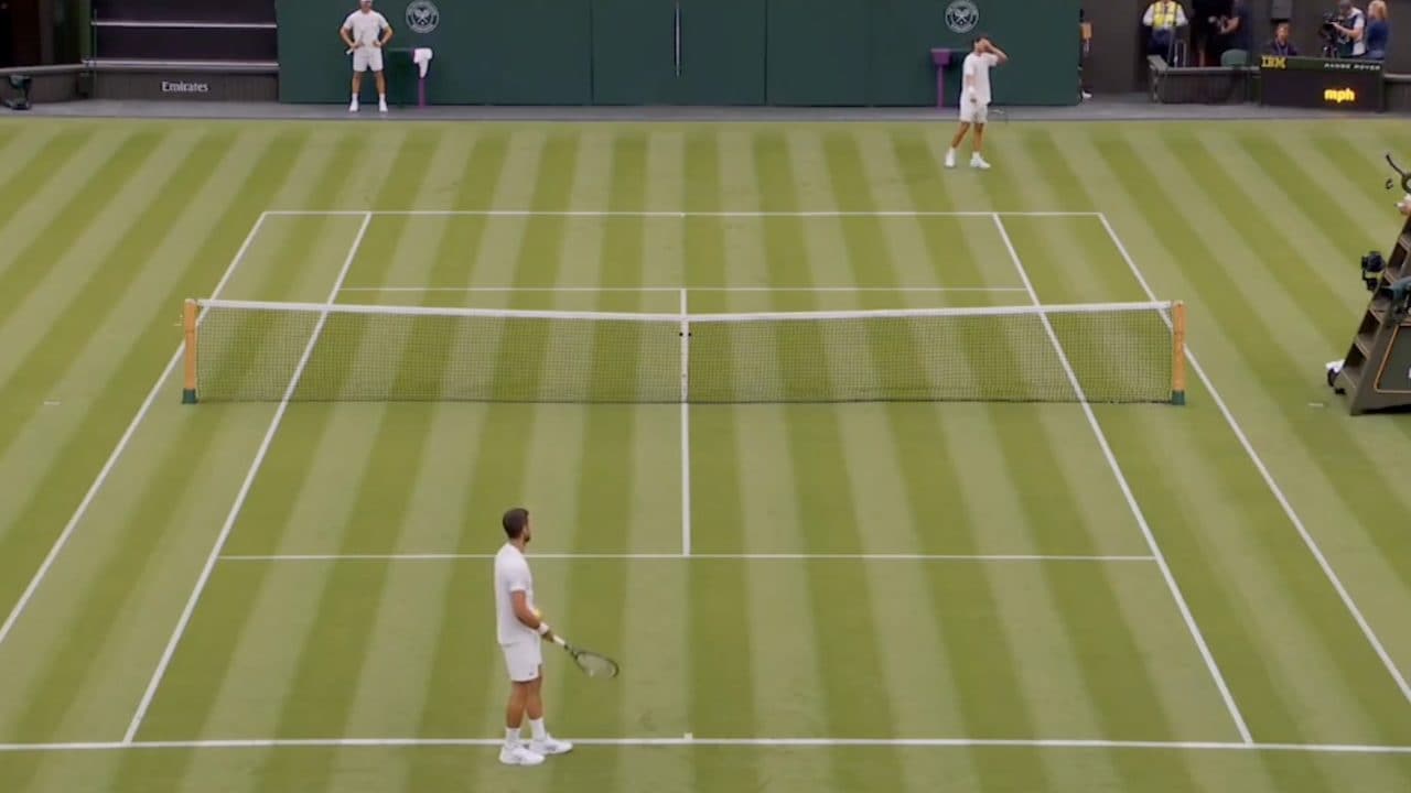 Alcaraz sorprende Djokovic con un colpo non da lui poi si scusa: "Ho chiuso gli occhi"