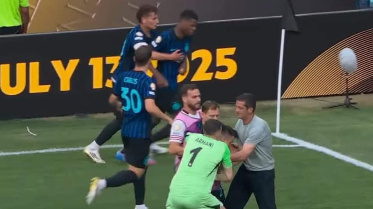 Pandemonio alla fine di Inter-River: Acuna insegue Dumfries, in quattro per trattenerlo