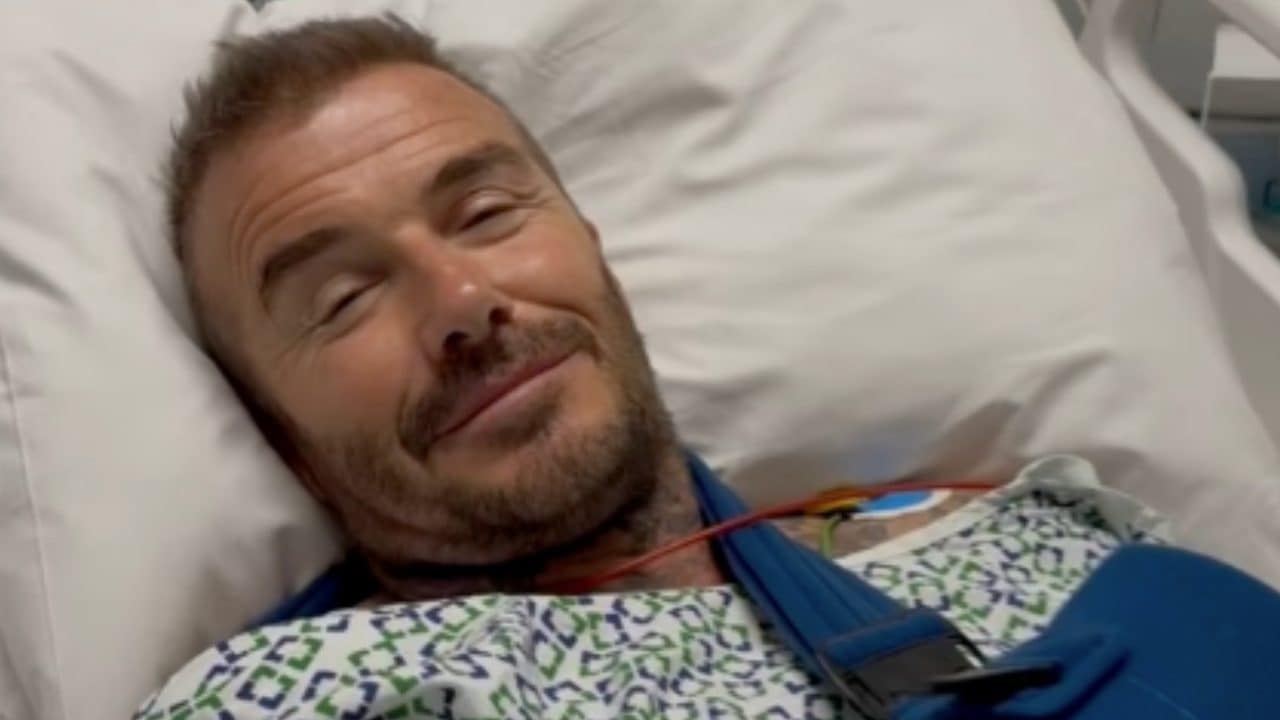 David Beckham ricoverato in ospedale, la moglie Victoria: "Guarisci presto, papà"