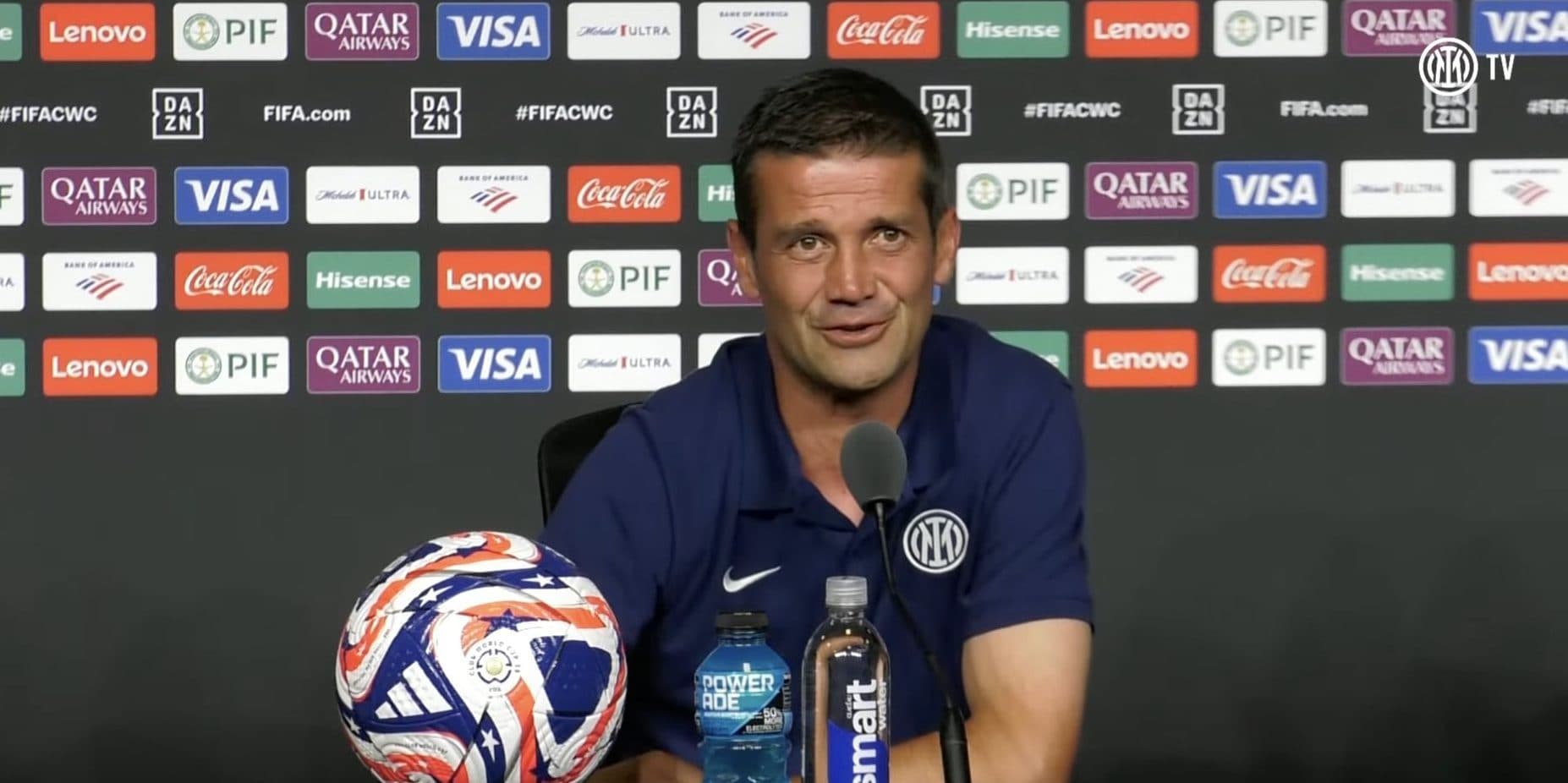 Chivu dà una lezione ai suoi giocatori: "I campioni a volte devono mangiare un po' di m..."