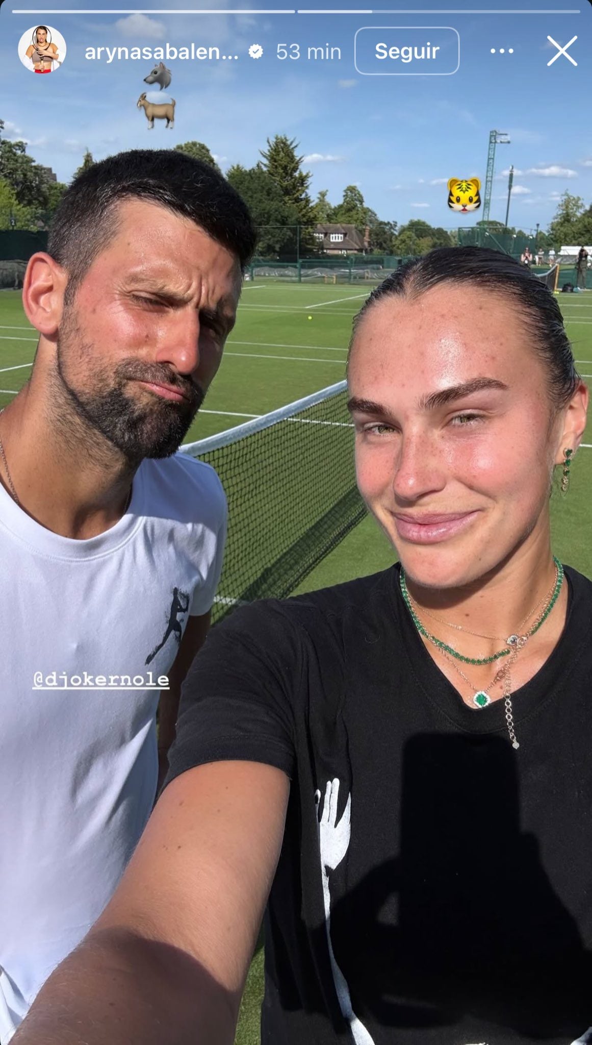 Il selfie con Novak Djokovic postato da Aryna Sabalenka su Instagram