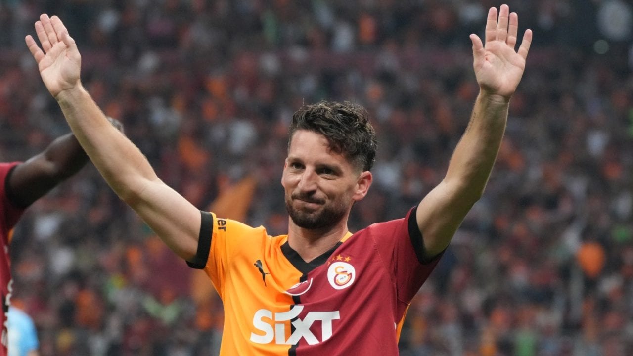 Dries Mertens ha annunciato il suo ritiro dal calcio nel modo più discreto mai visto