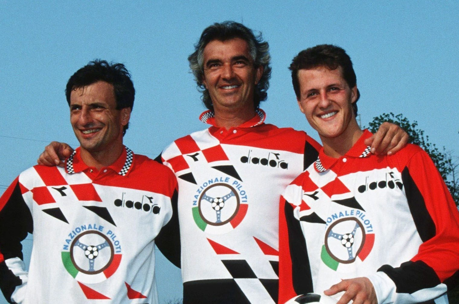 Patrese con Schumacher e Flavio Briatore nel 1993 in occasione di una partita di beneficenza