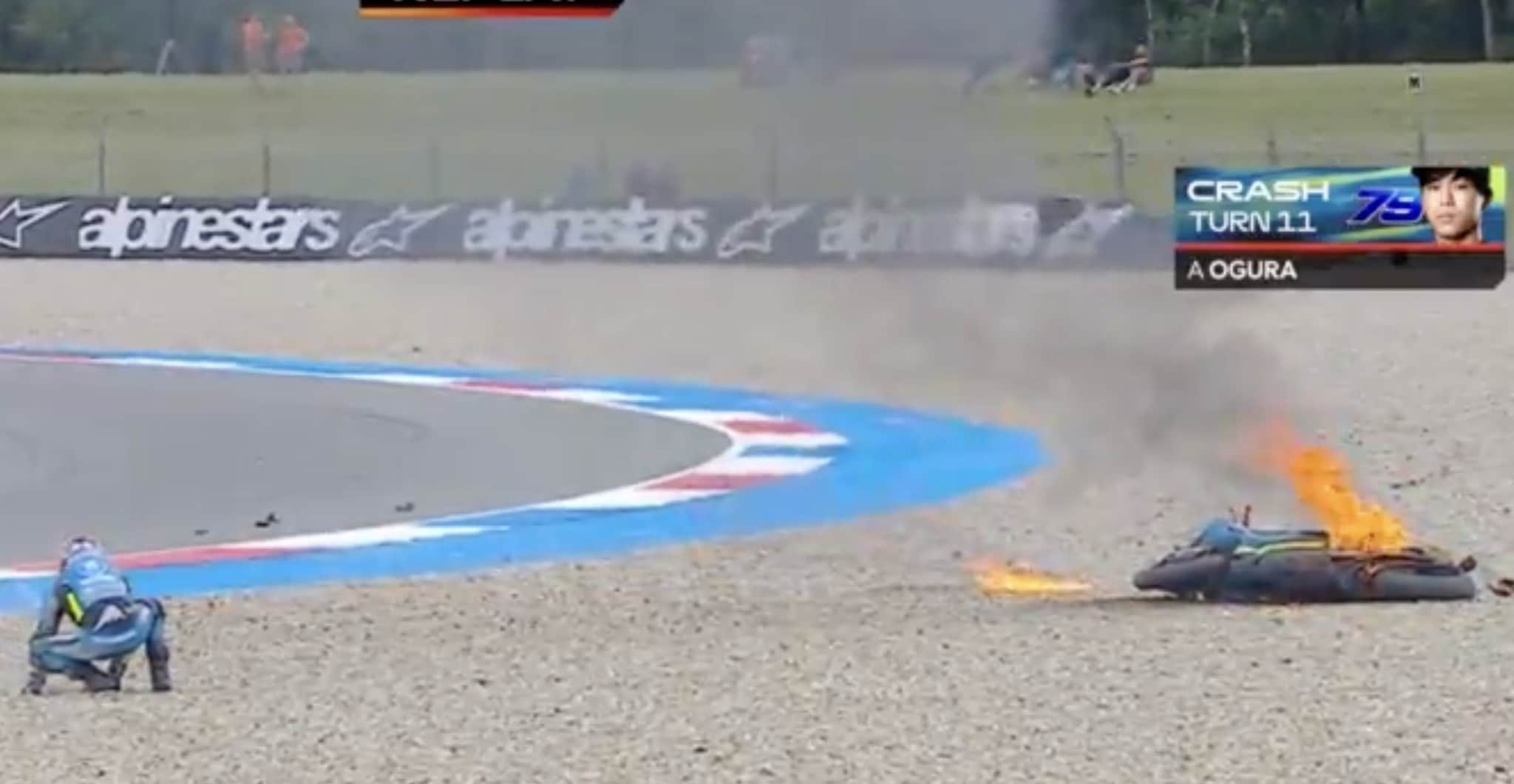 La moto di Ogura prende fuoco in pista: spaventoso incidente durante le Pre Qualifiche della MotoGP ad Assen