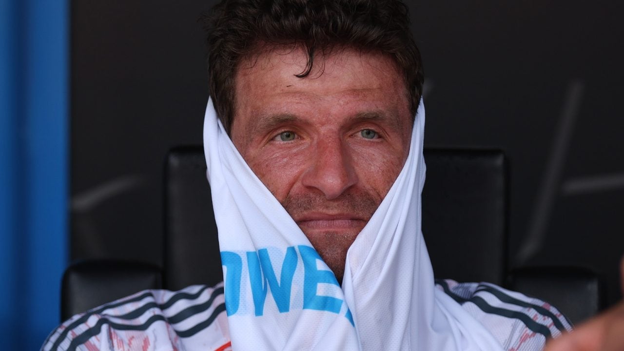 Thomas Muller durissimo: "Inconcepibile lamentarsi del caldo. Io ho 36 anni e corro per 90 minuti"