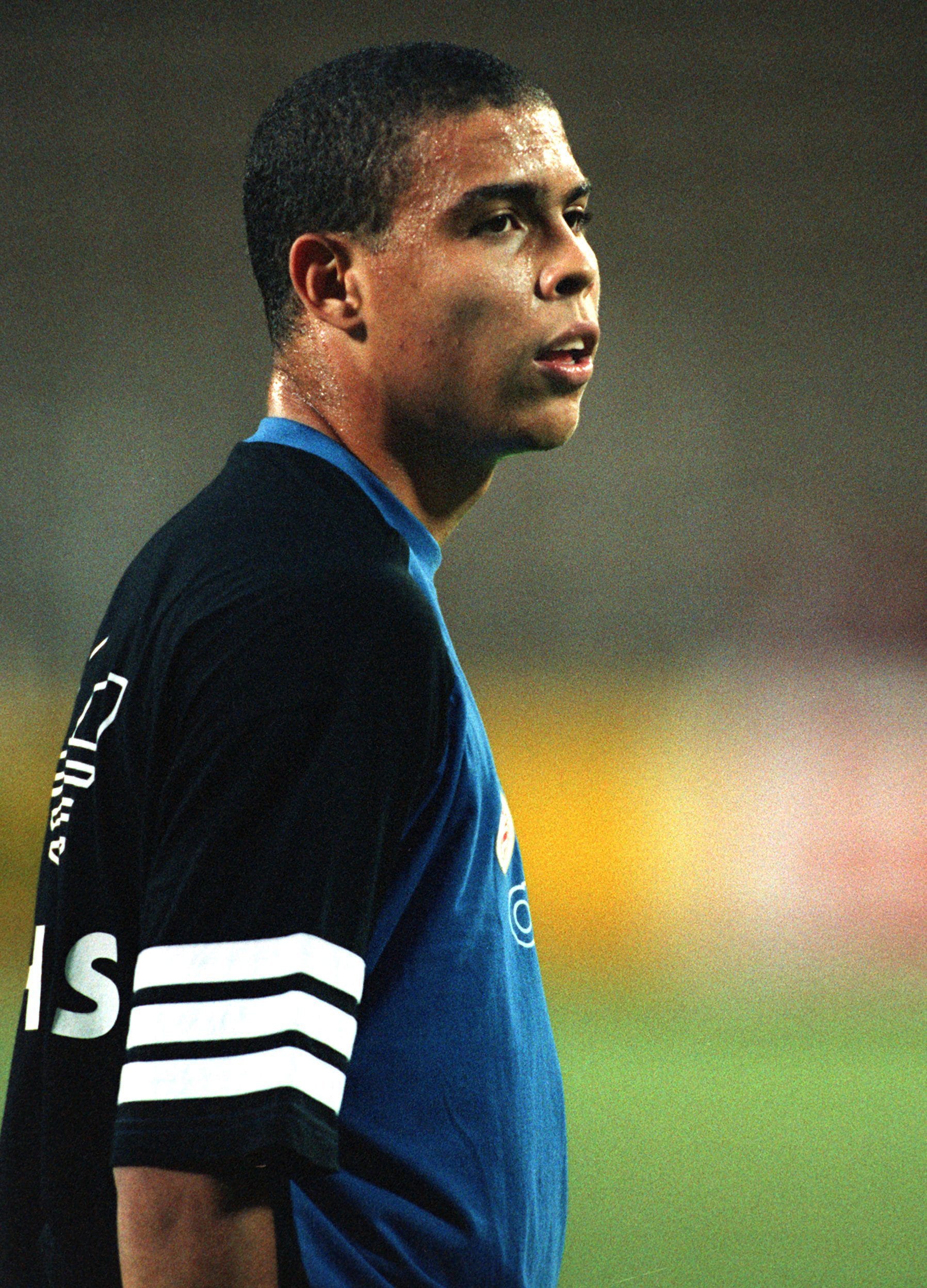 Un giovanissimo Ronaldo, all’esordio nel calcio europeo con la maglia del PSV nel 1994