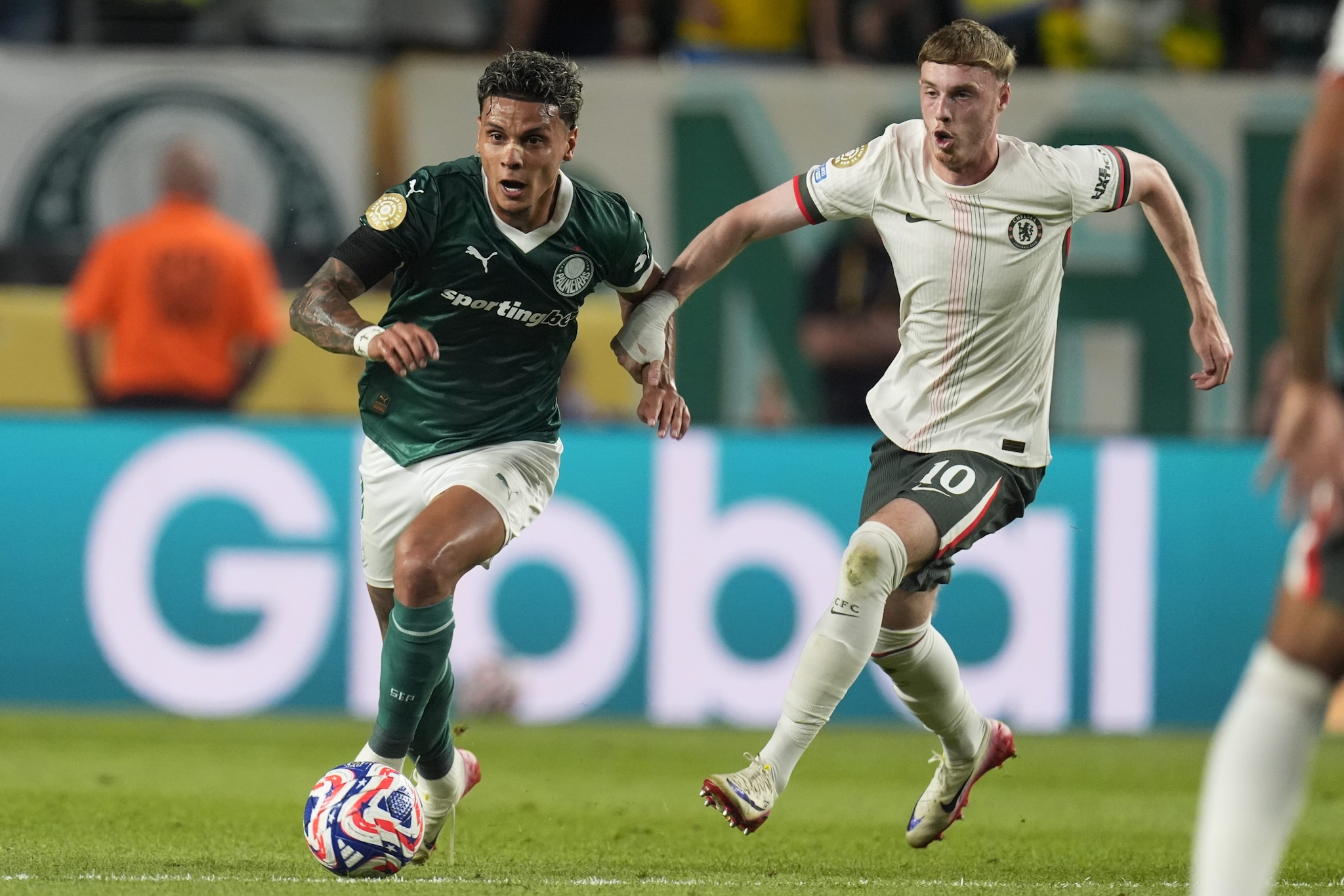 La Roma segue sul mercato anche il colombiano Ricardo Rios del Palmeiras.