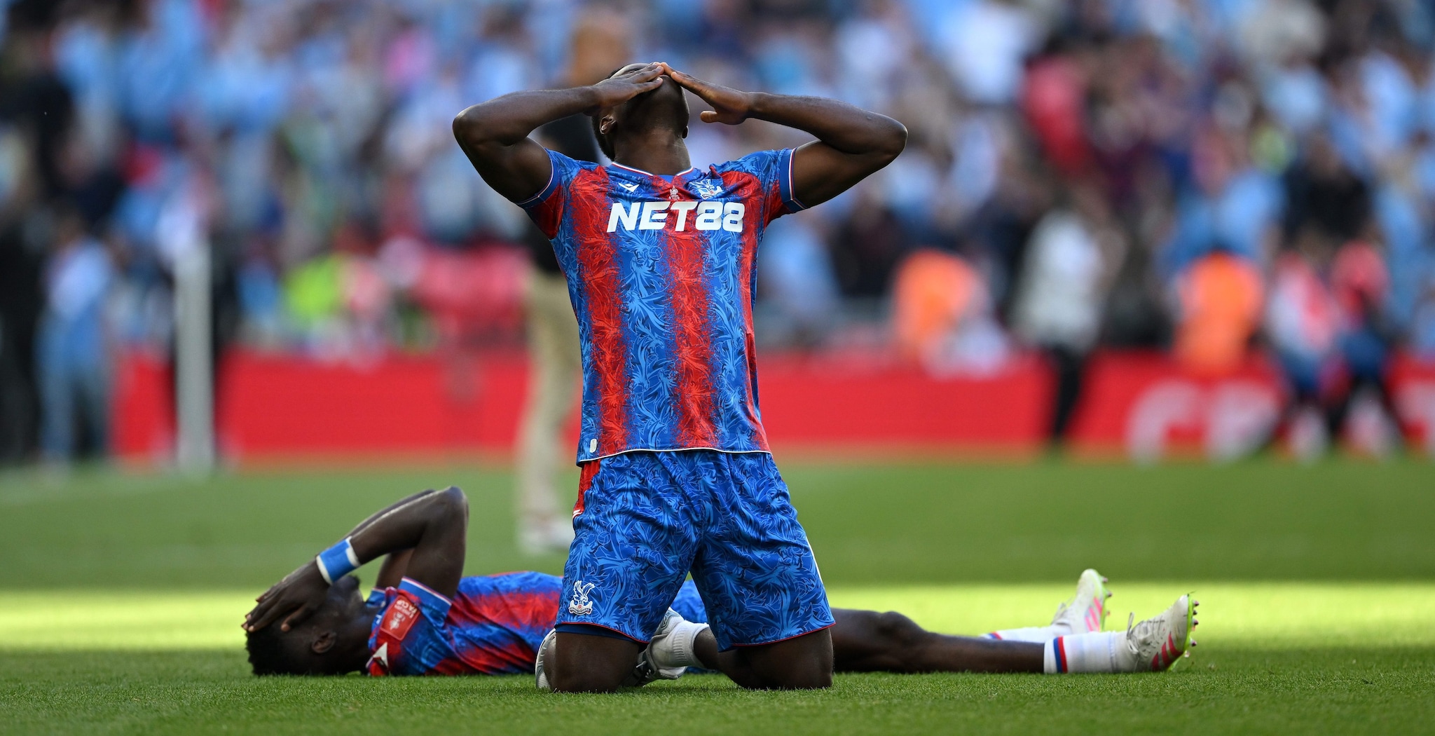 Crystal Palace escluso all'improvviso dall'Europa League e retrocesso in Conference: cosa è successo
