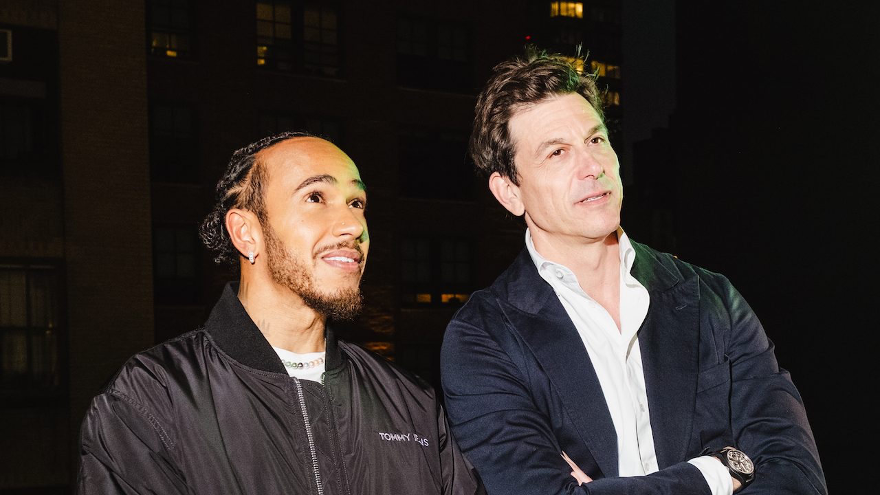 Toto Wolff e l'insolito rapporto con Hamilton: "Mi mostra i suoi flirt e chiede: esco con lei?"