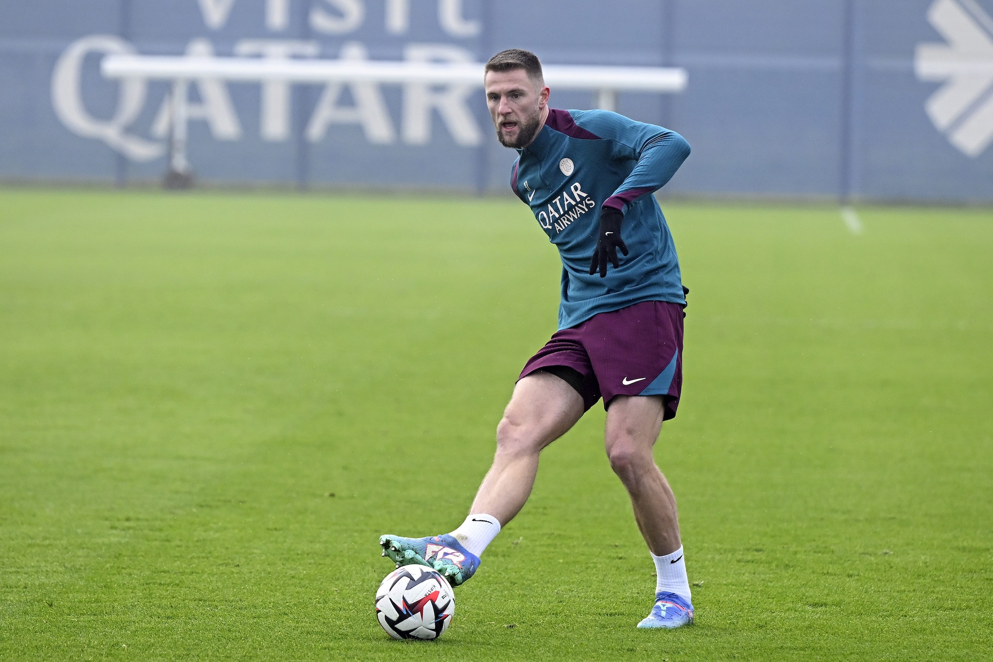 Skriniar con la maglia del PSG durante gli allenamenti.