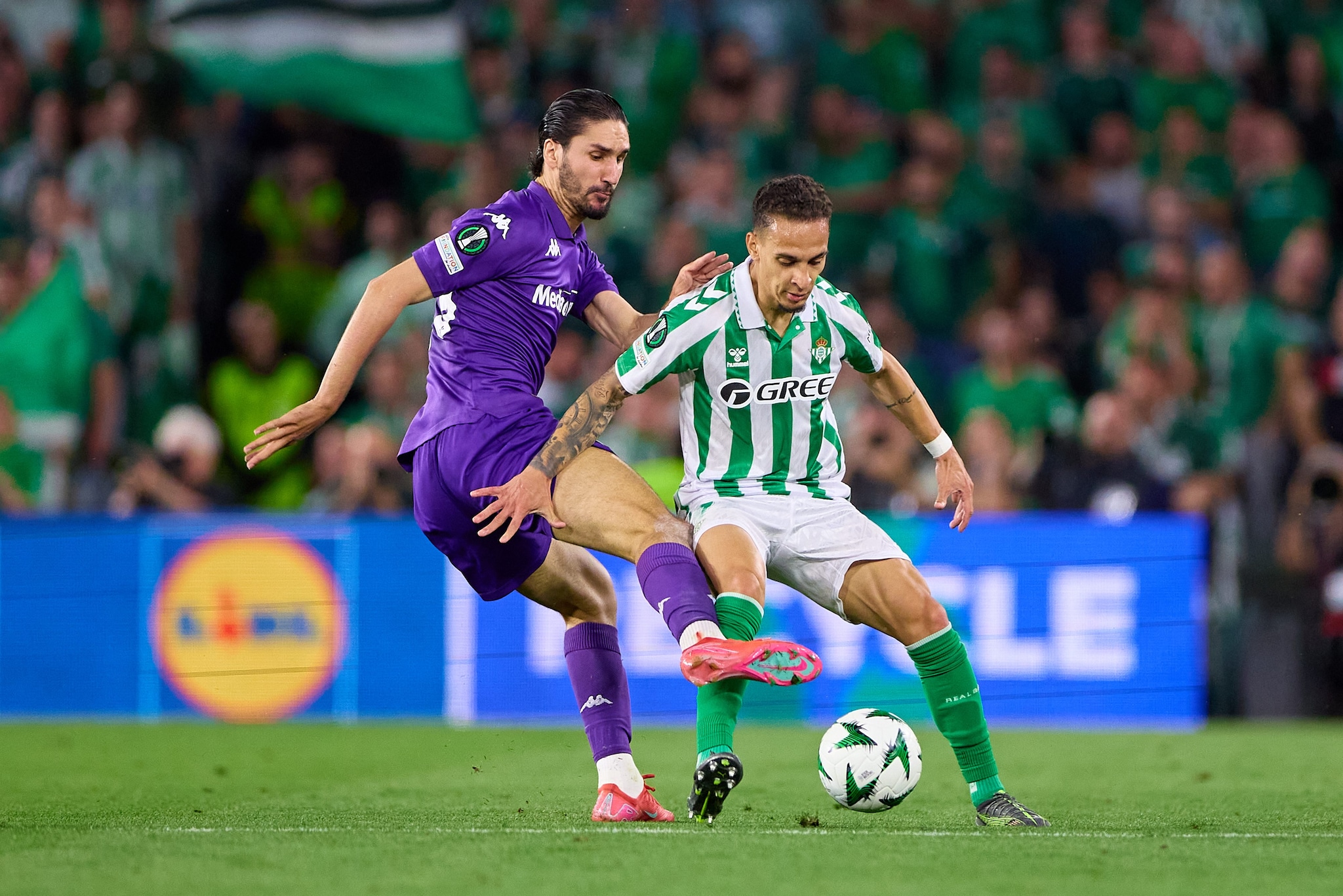 Adli in azione con la Fiorentina.