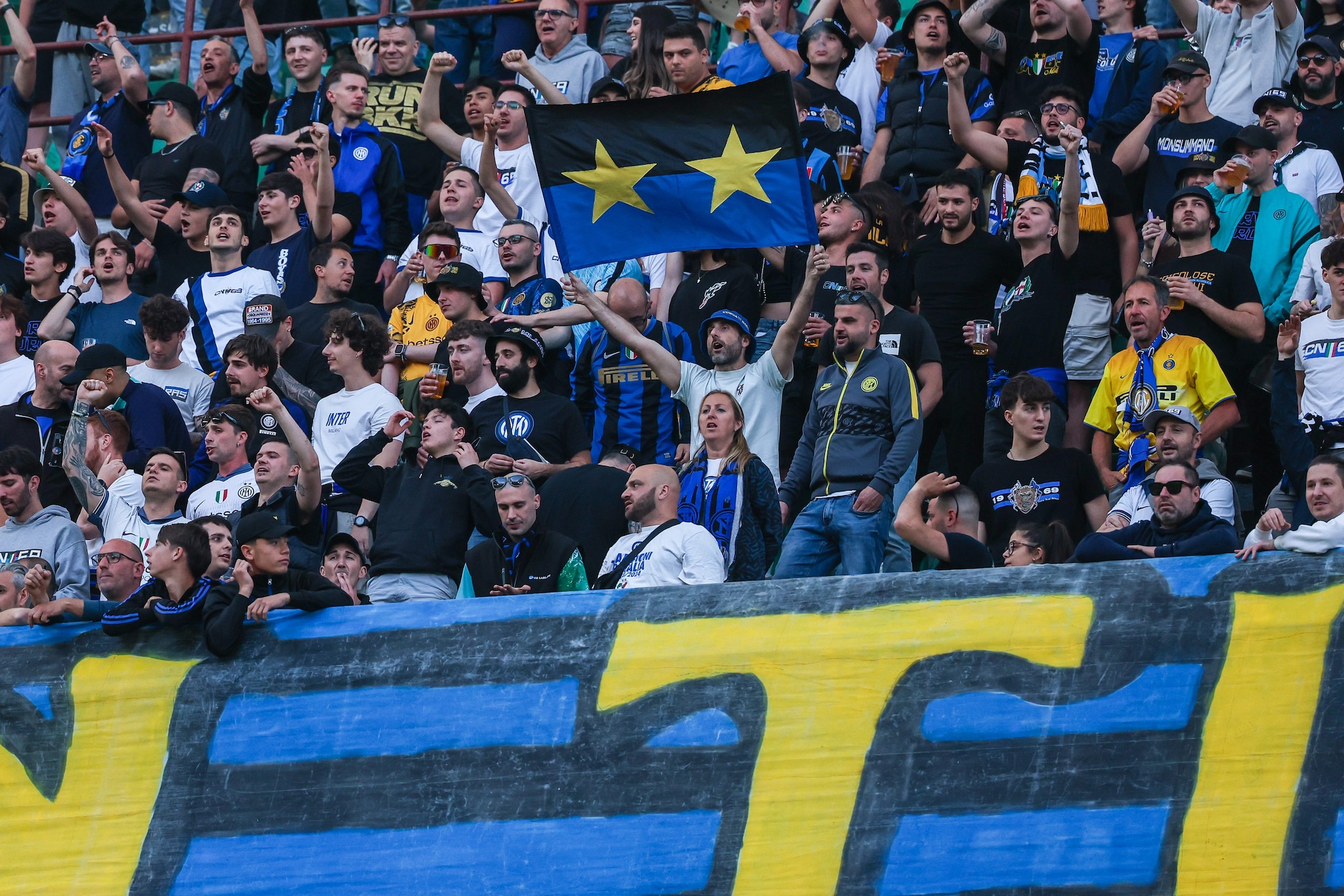 Tifosi dell’Inter sulle tribune del Meazza.