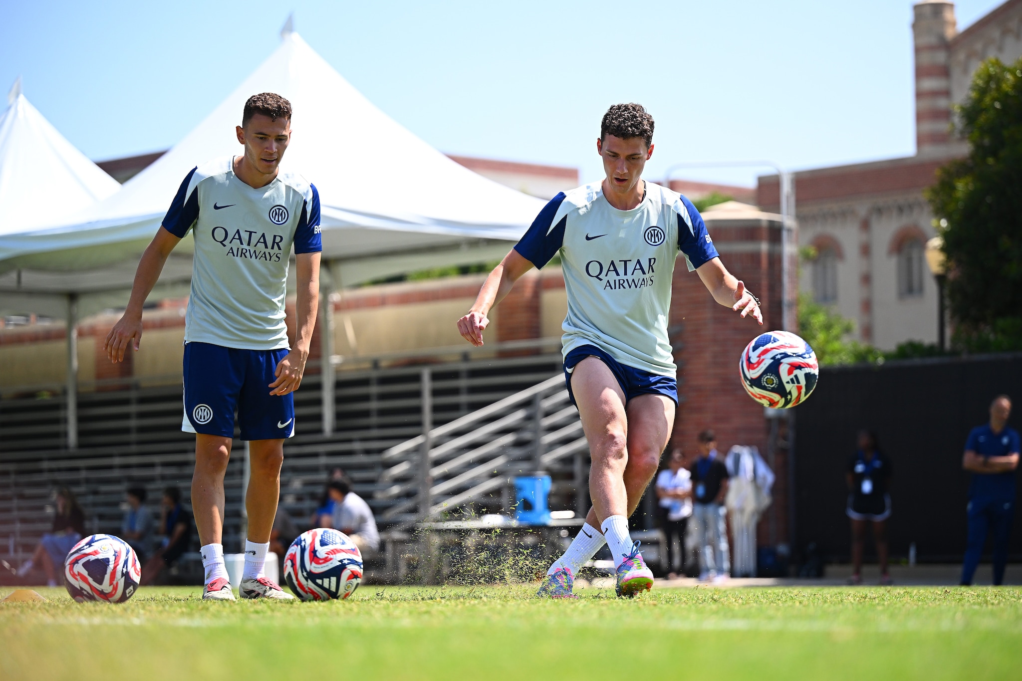 Pavard durante gli allenamenti nel ritiro dell’Inter al Mondiale per Club.