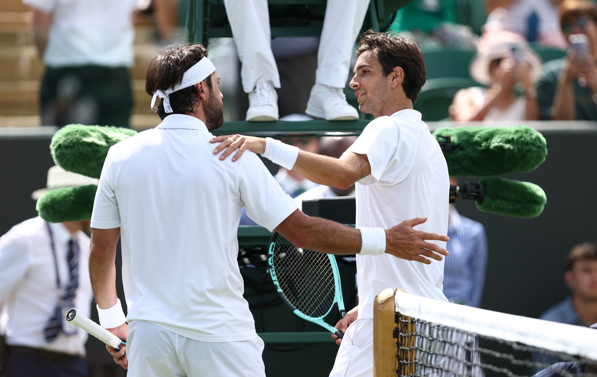 Nikoloz Basilashvili con Musetti al termine della partita.