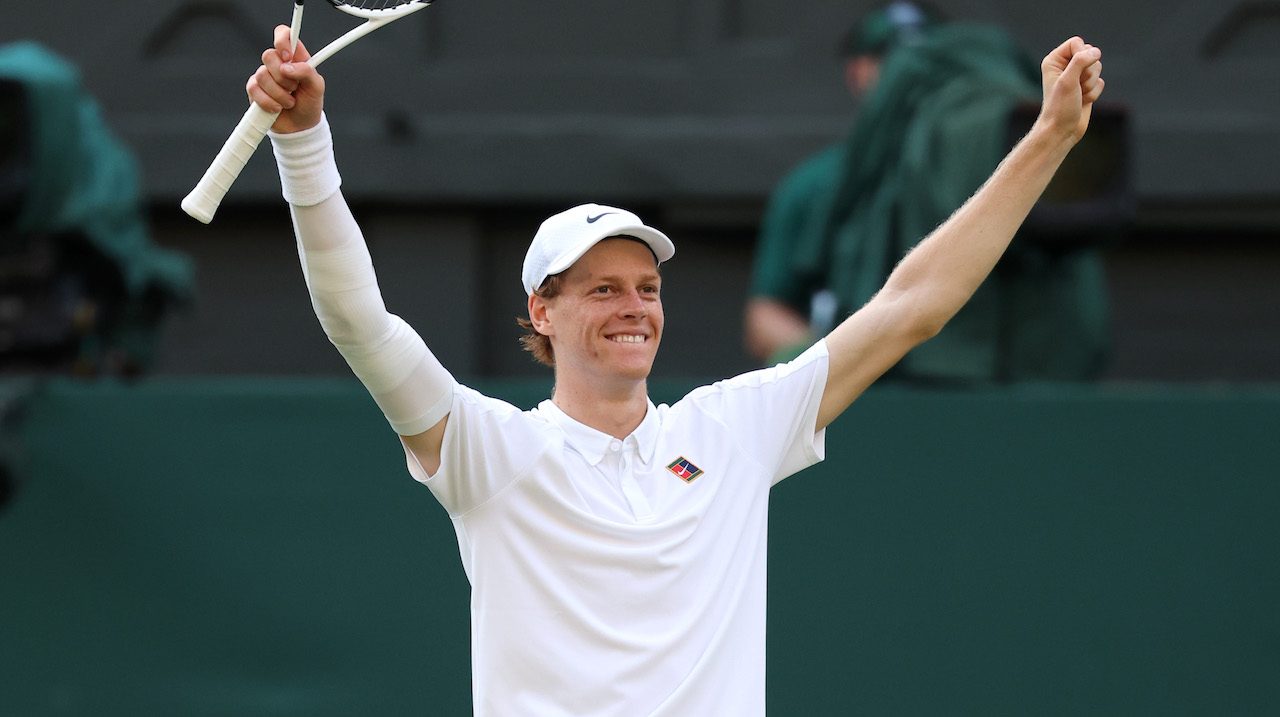 Sinner è leggenda, trionfo storico in rimonta su Alcaraz a Wimbledon! Primo italiano a riuscirci