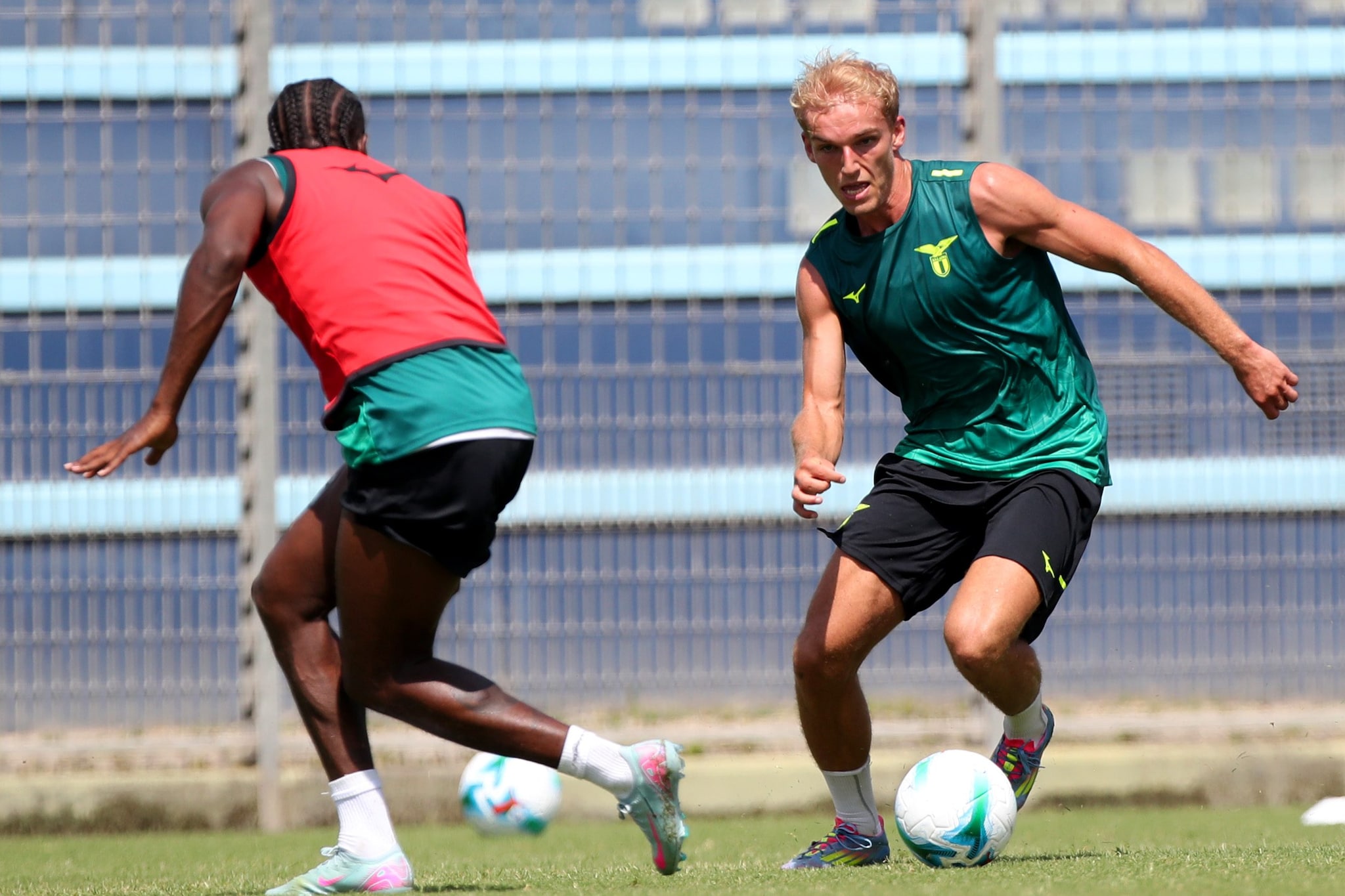 Isaksen durante i primi allenamenti con la Lazio in ritiro.