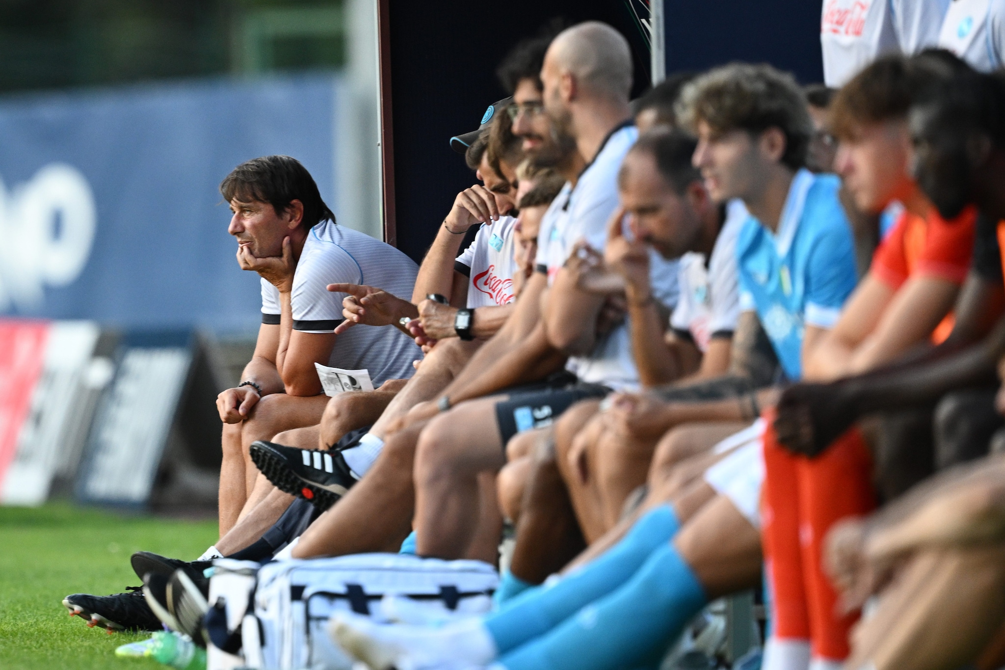 Napoli, male la prima uscita: Conte fa debuttare De Bruyne, Lucca e Beukema ma va KO con l'Arezzo