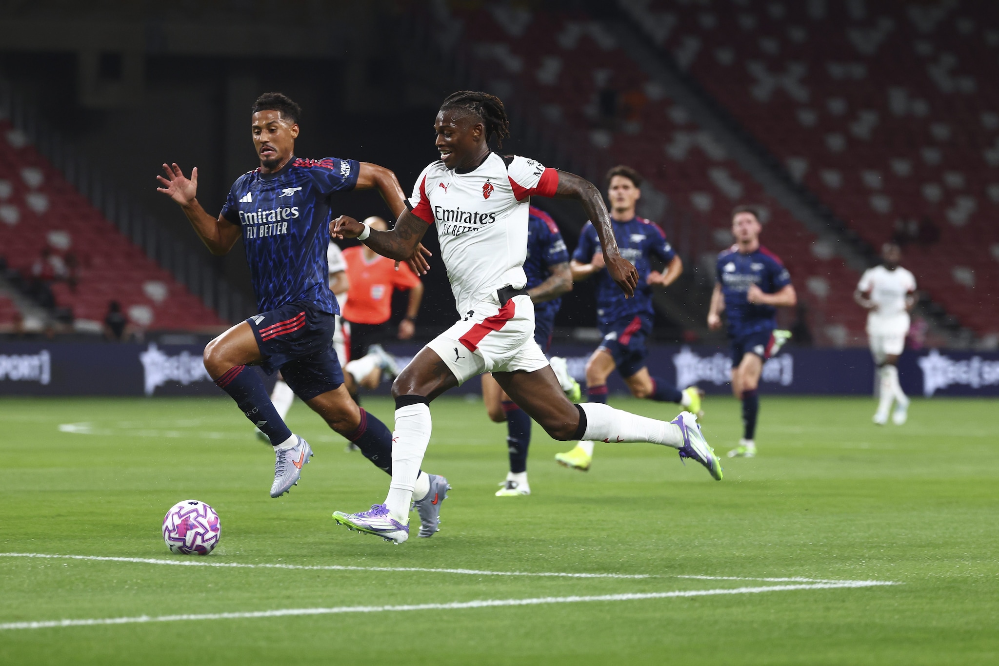 Leao in azione contro l’Arsenal.