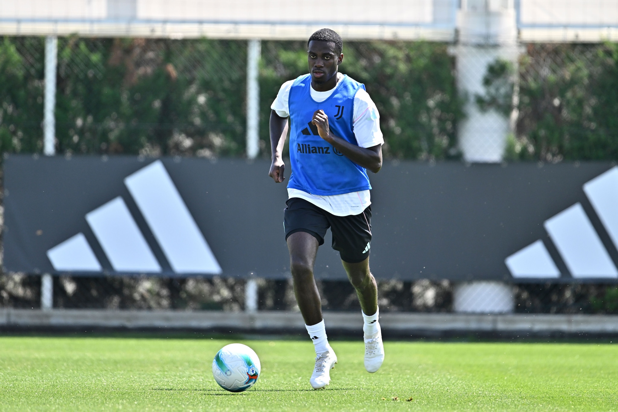 Weah durante il primo giorno di ritiro della Juventus.