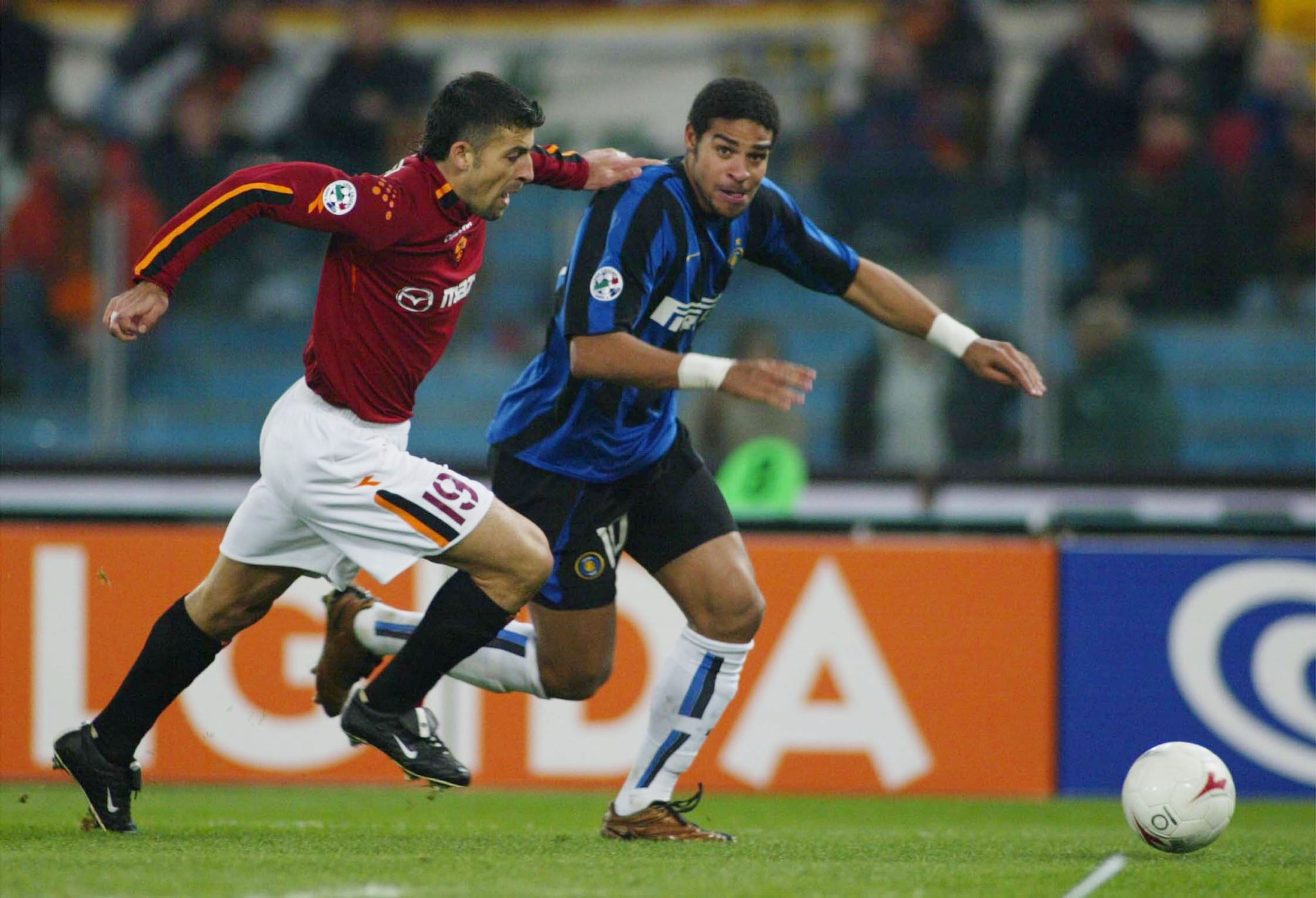 Adriano con la maglia dell’Inter in quella stagione.