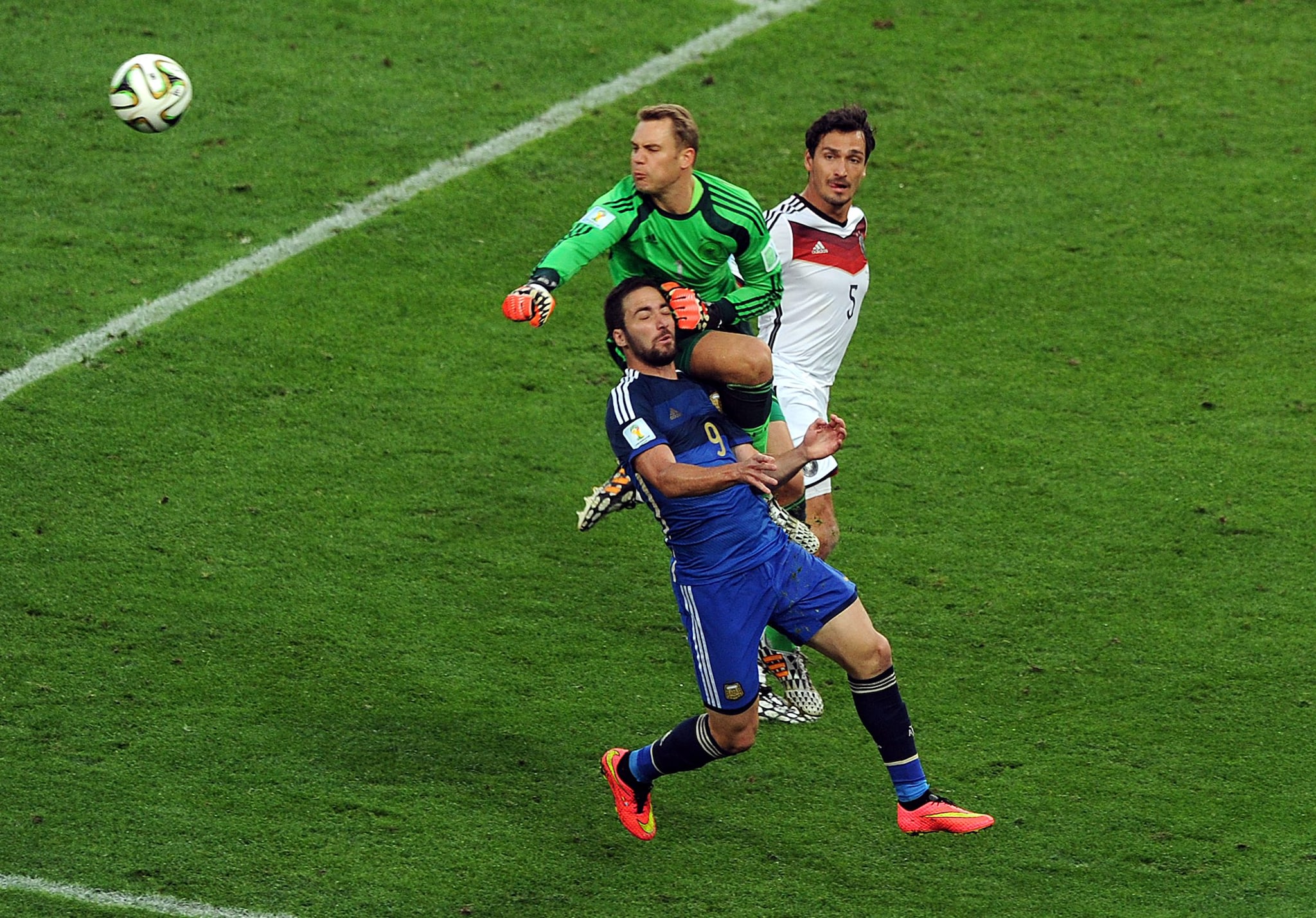 L’uscita di Neuer su Higuain ai Mondiali di cui parla Frey.