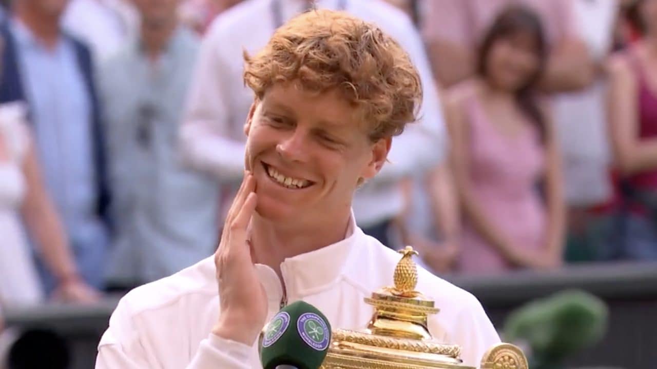 Sinner schietto a Wimbledon: “Certe cose succedono solo qui. È un torneo molto costoso”