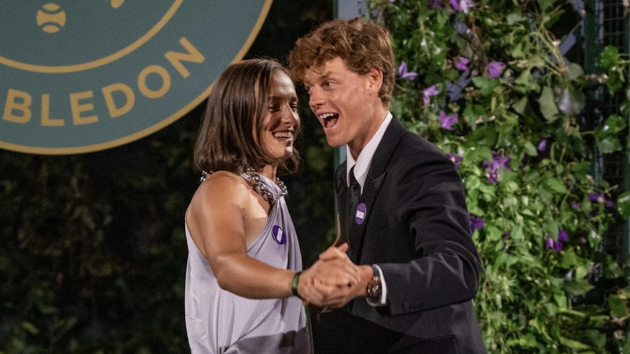 Sinner racconta come poteva evitare il ballo a Wimbledon: "Poi è arrivata Iga: no, no. Facciamolo"