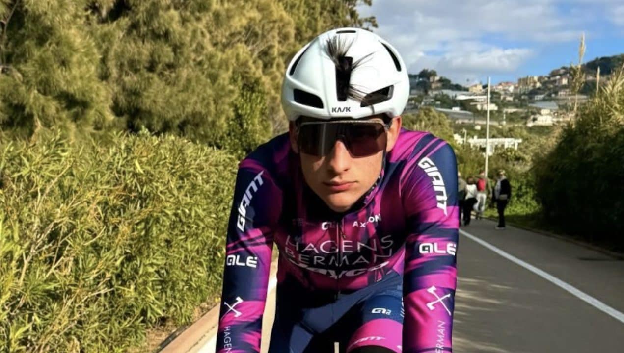 Samuele Privitera morto a 19 dopo la caduta al Giro della Valle d'Aosta: la corsa si ferma