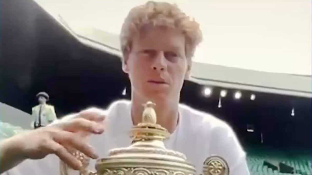 Jannik Sinner racconta cosa significa essere il numero uno: "So di avere un bersaglio sulla schiena"