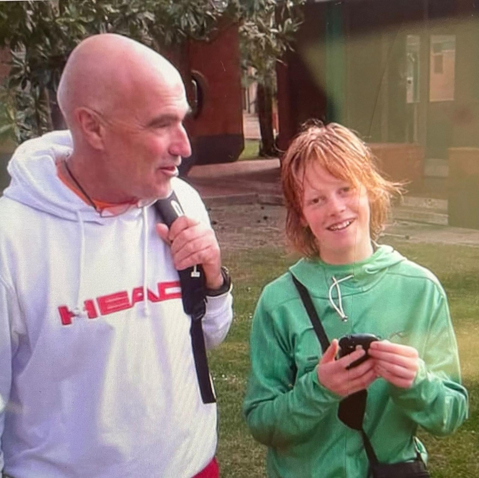 Jannik Sinner da bambino insieme all’allora maestro di tennis Heribert Mayr