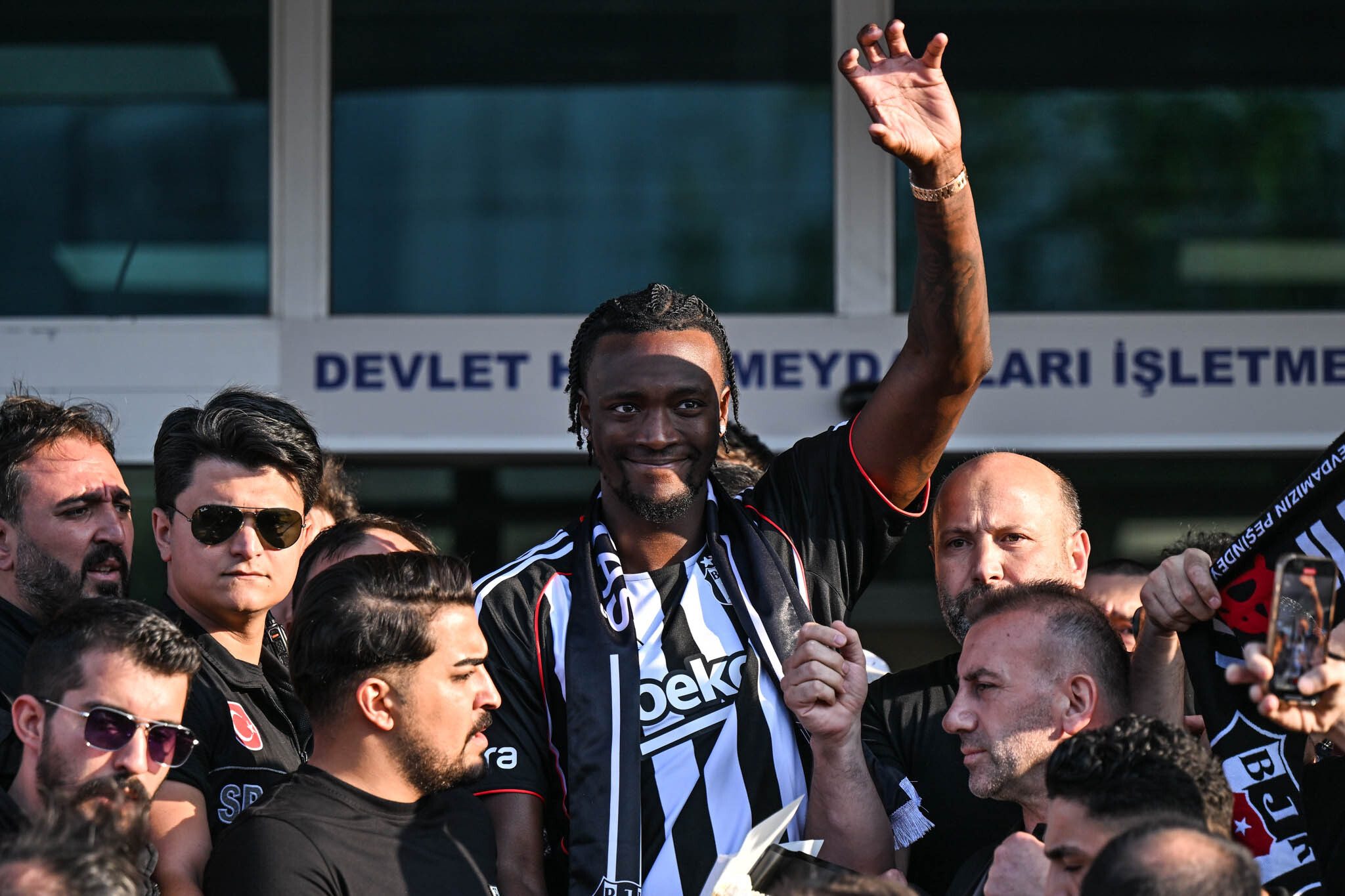 Abraham al Besiktas, è ufficiale: la Roma si avvicina ai parametri UEFA e rischia solo una multa