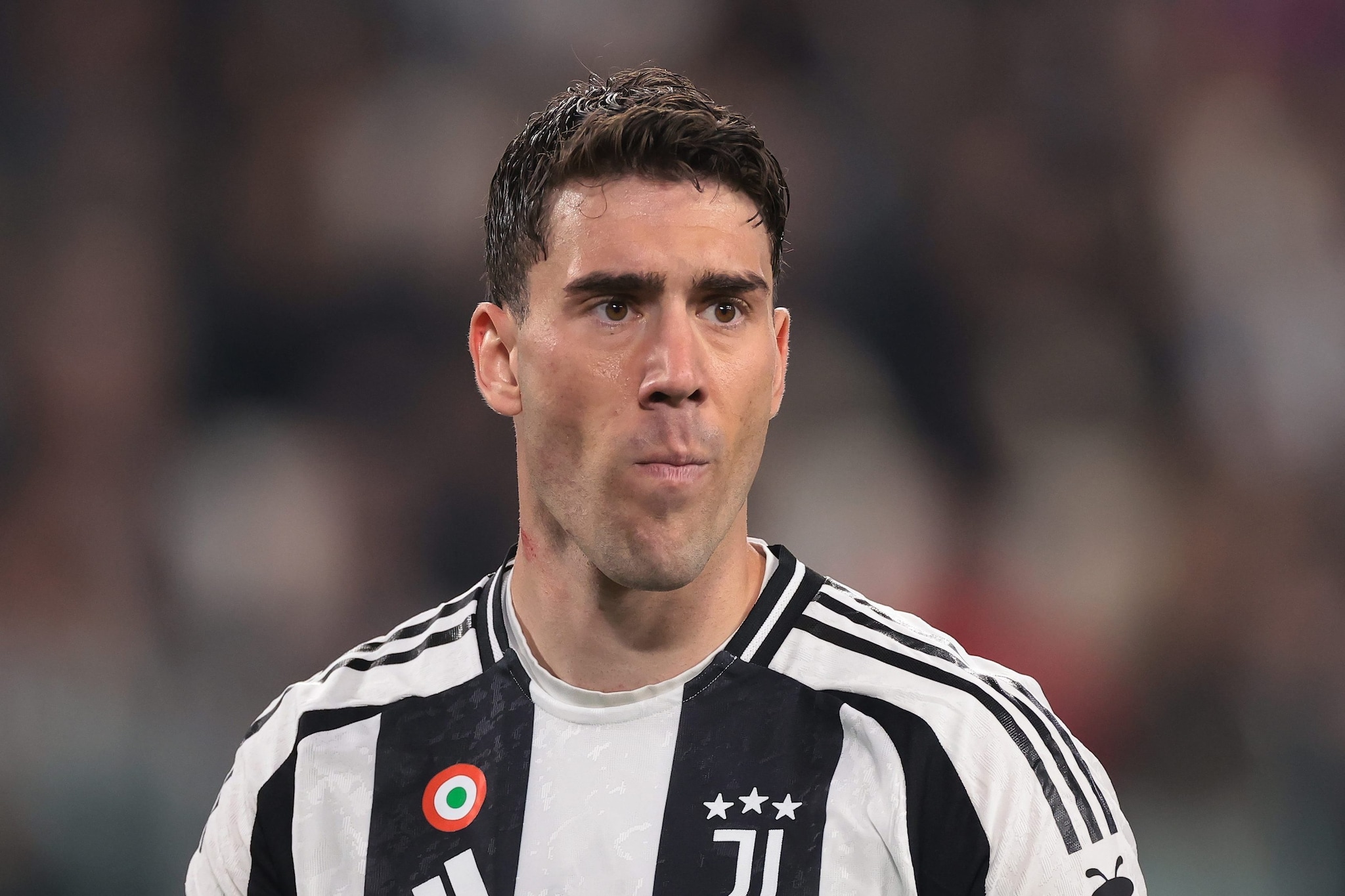 Vlahovic rischia di finire fuori rosa alla Juve: i bianconeri sperano nello stesso epilogo di Chiesa