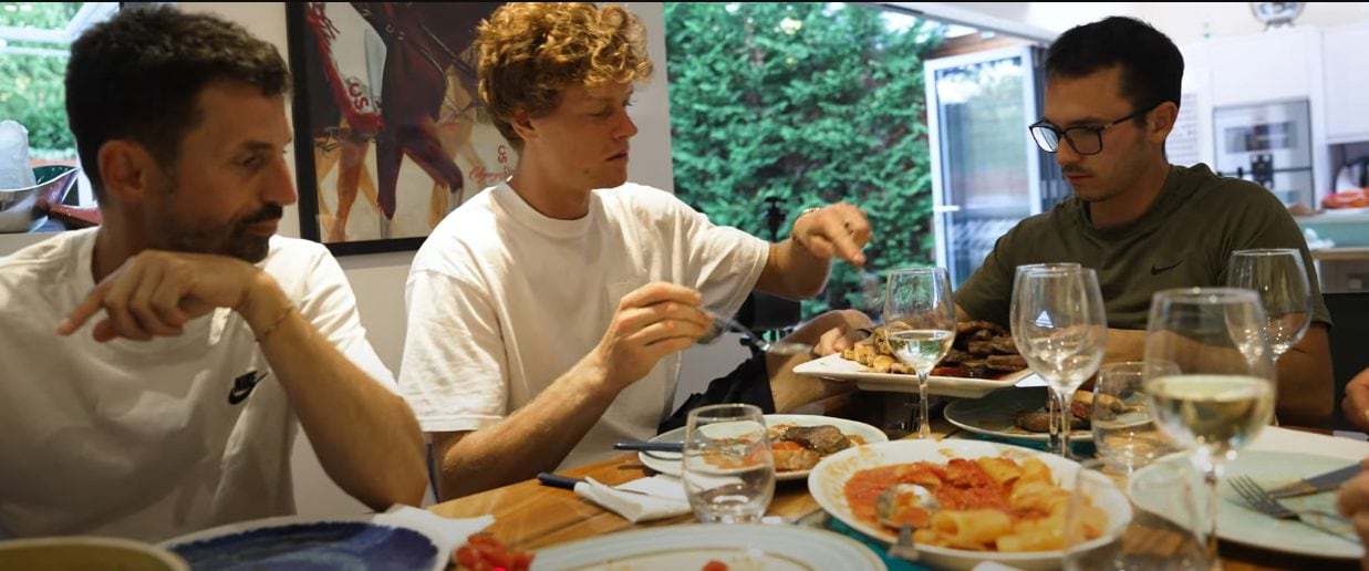 Sinner a cena tra Vagnozzi e il fratello Mark