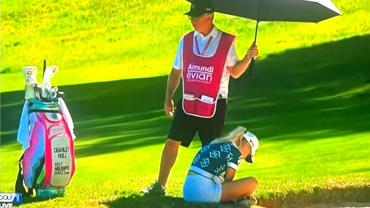 Paura nel golf all'Evian Championship: crolla due volte in campo, Charley Hull portata via in barella