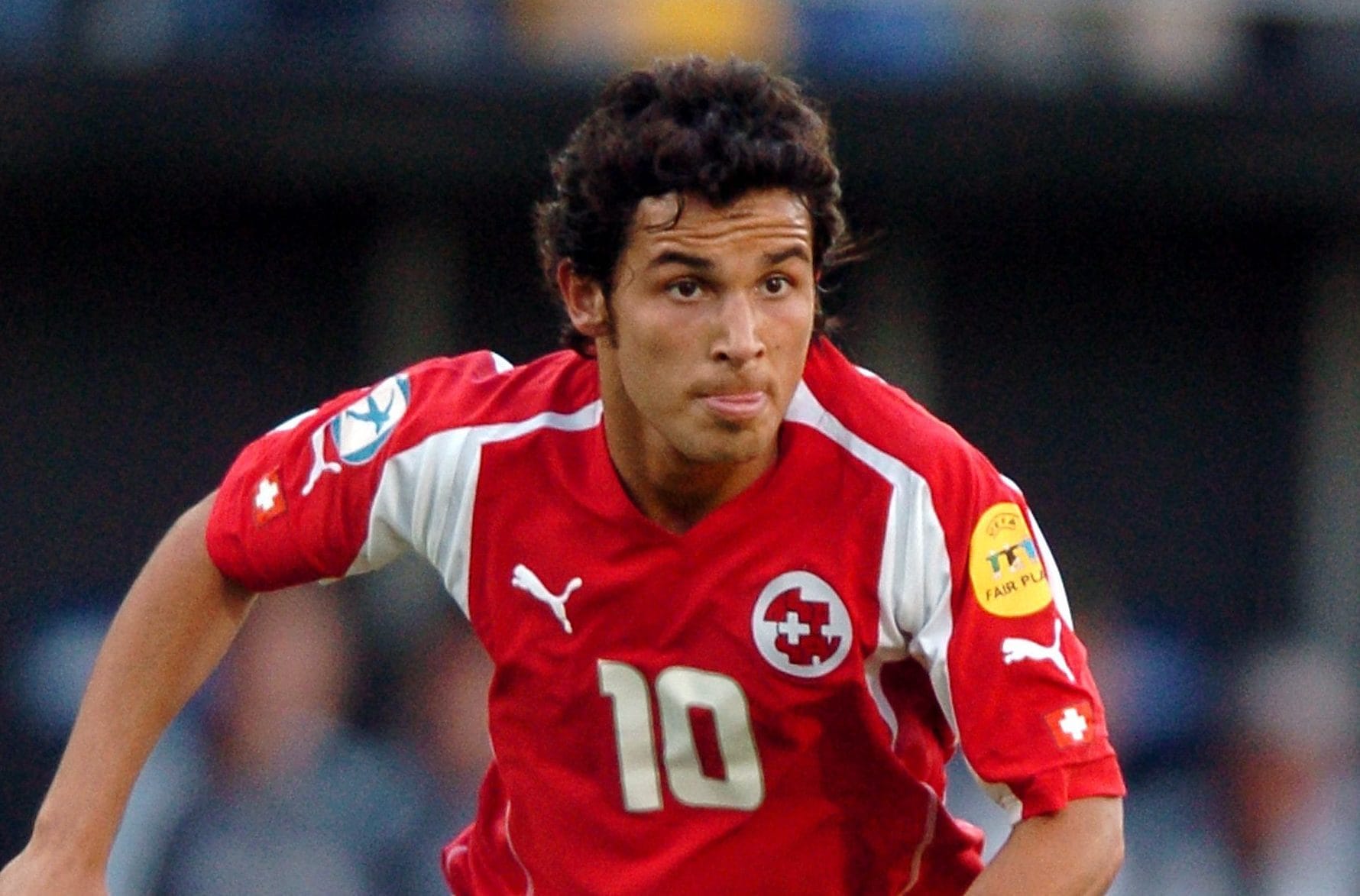 Davide Chiumiento con la maglia della Svizzera Under 21 nel 2004